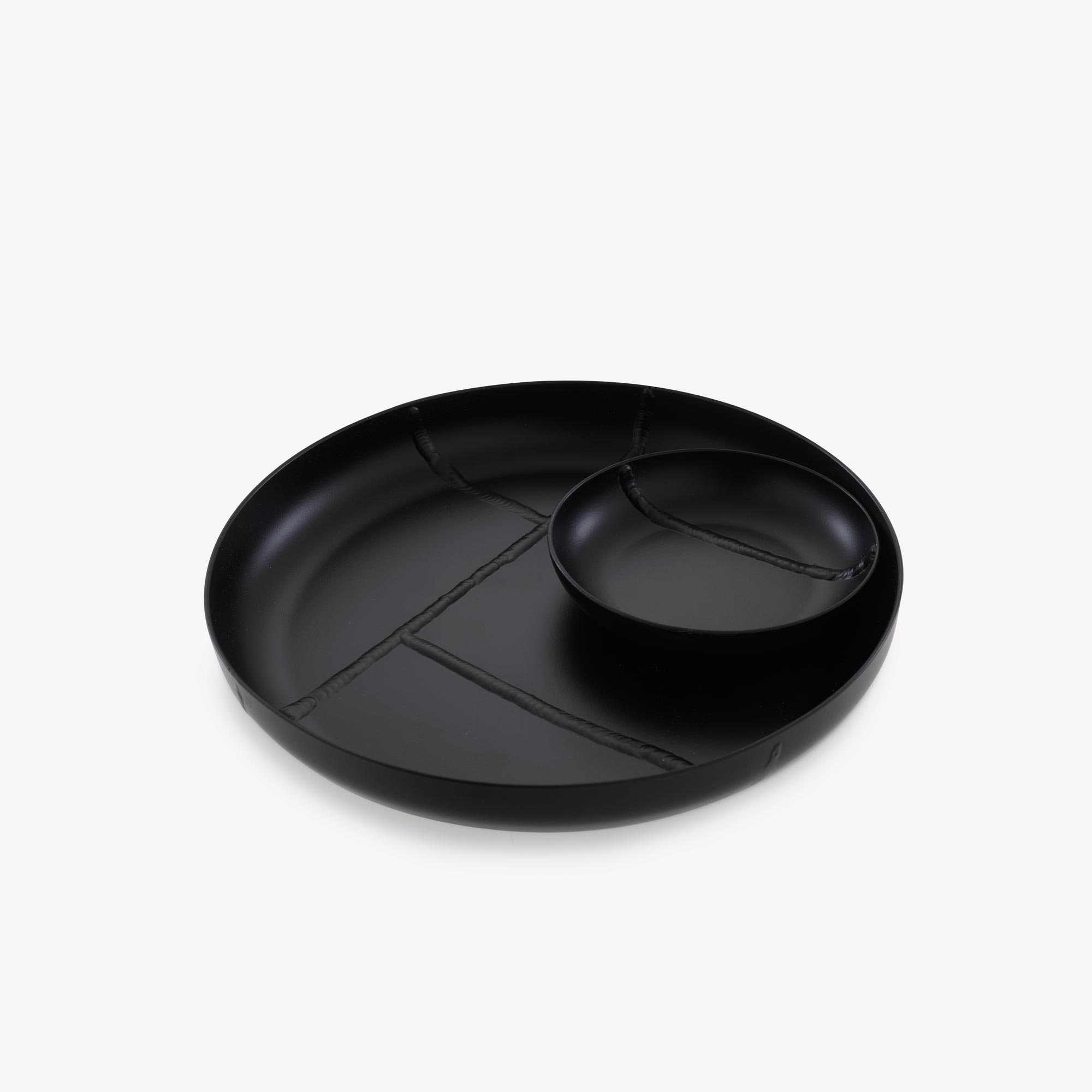 Image Set of 2 dishes black lacquer aluminum  2