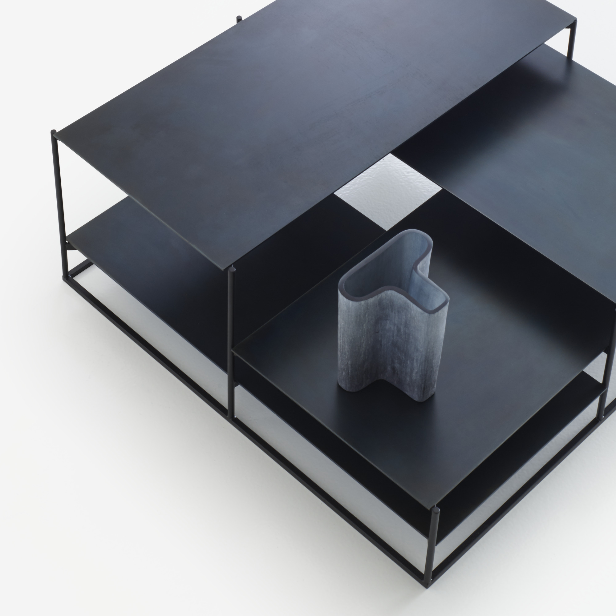 Image Table basse petit modèle plateaux acier oxydé bleui 3