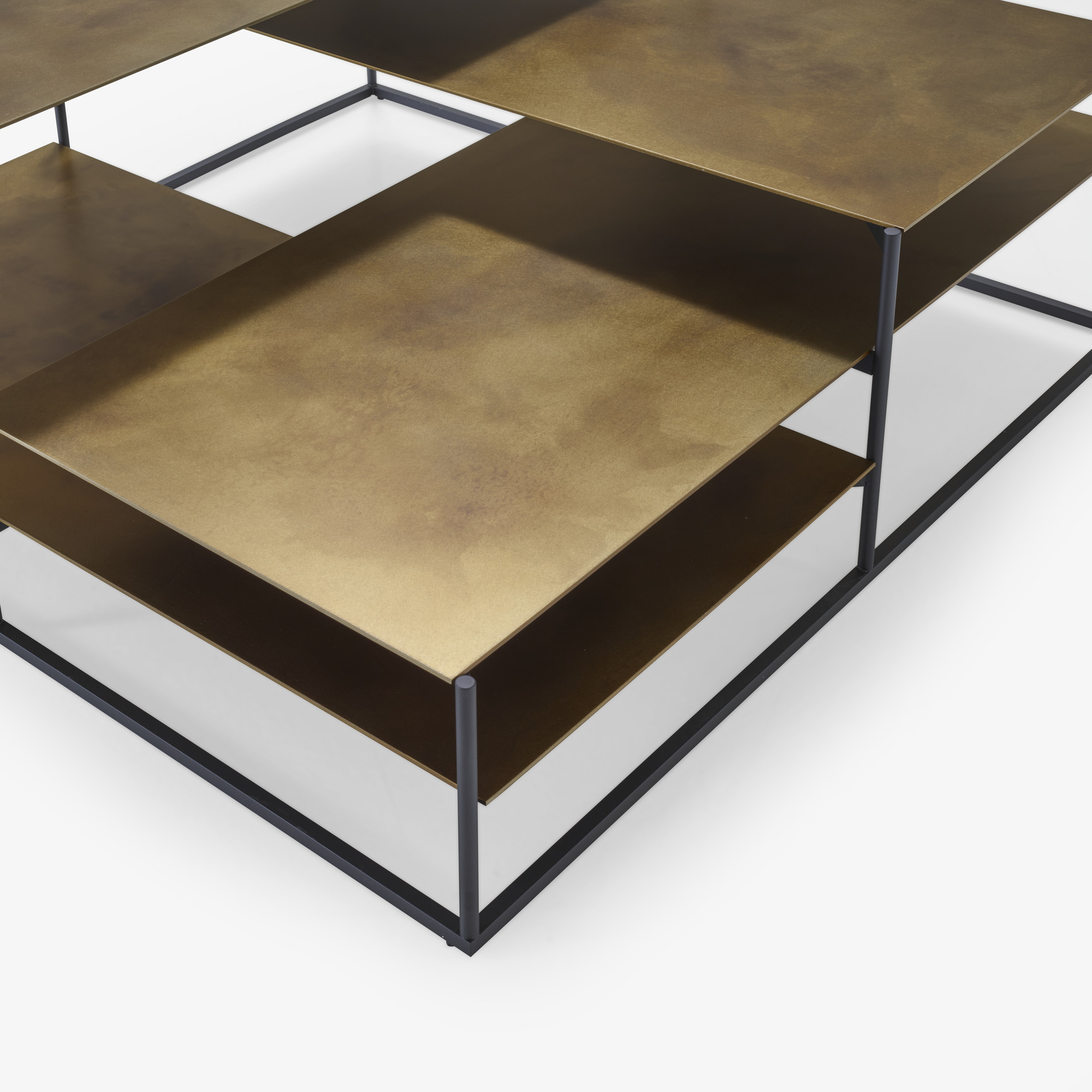 Image Table basse petit modèle plateaux acier oxydé laiton doré 4
