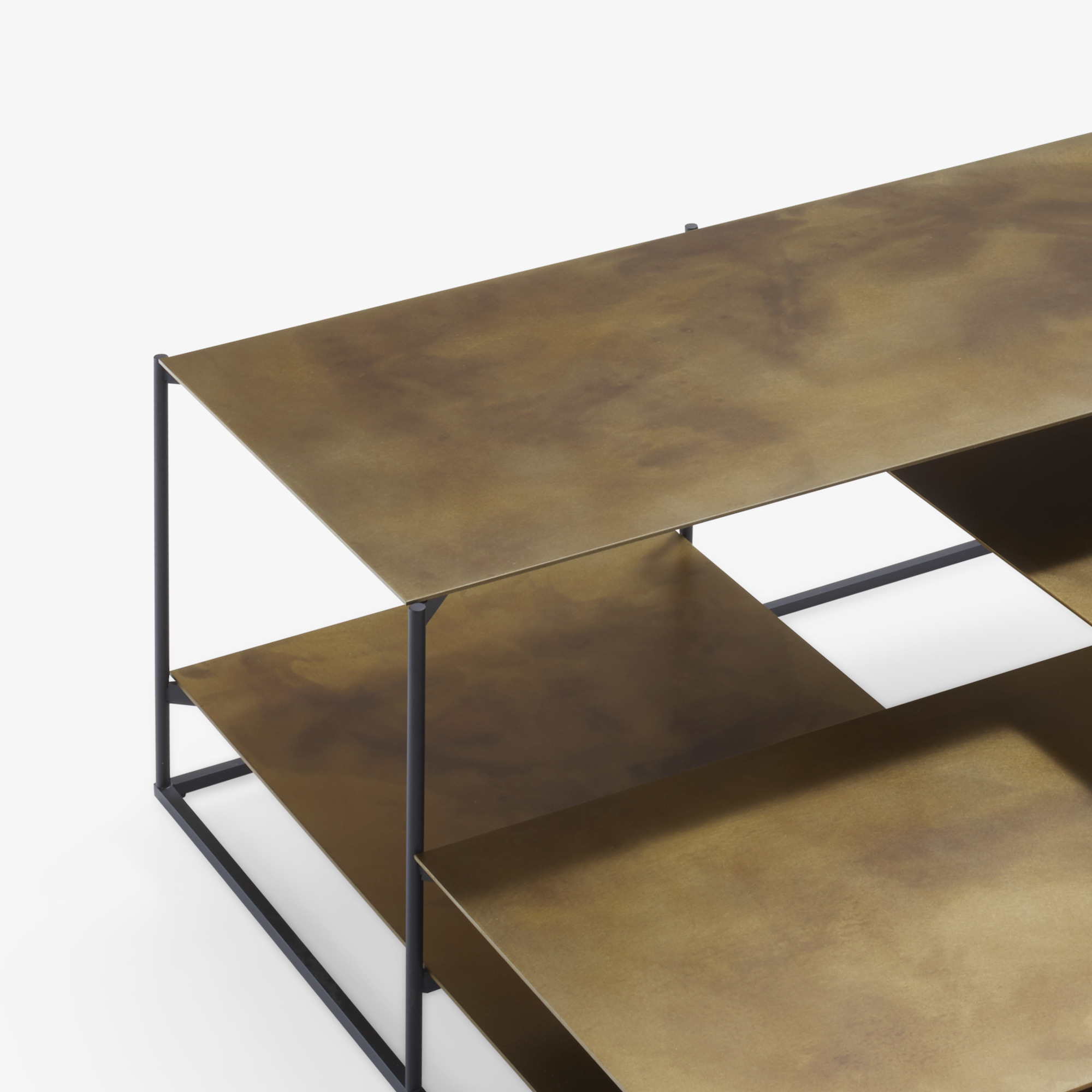 Image Table basse petit modèle plateaux acier oxydé laiton doré 5