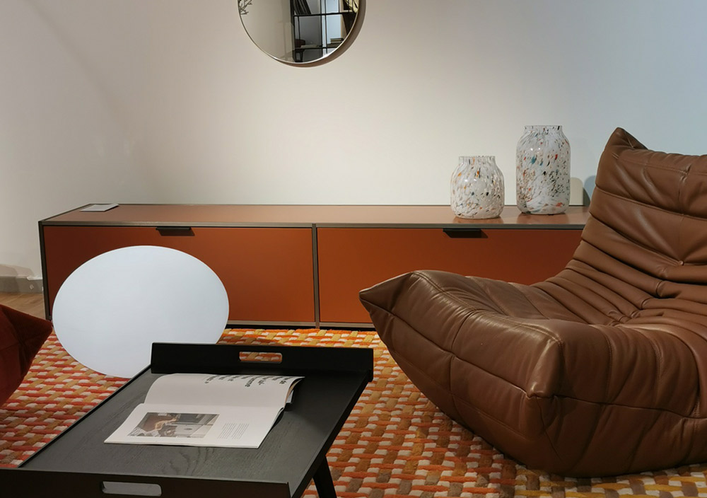 SHOWROOM 443