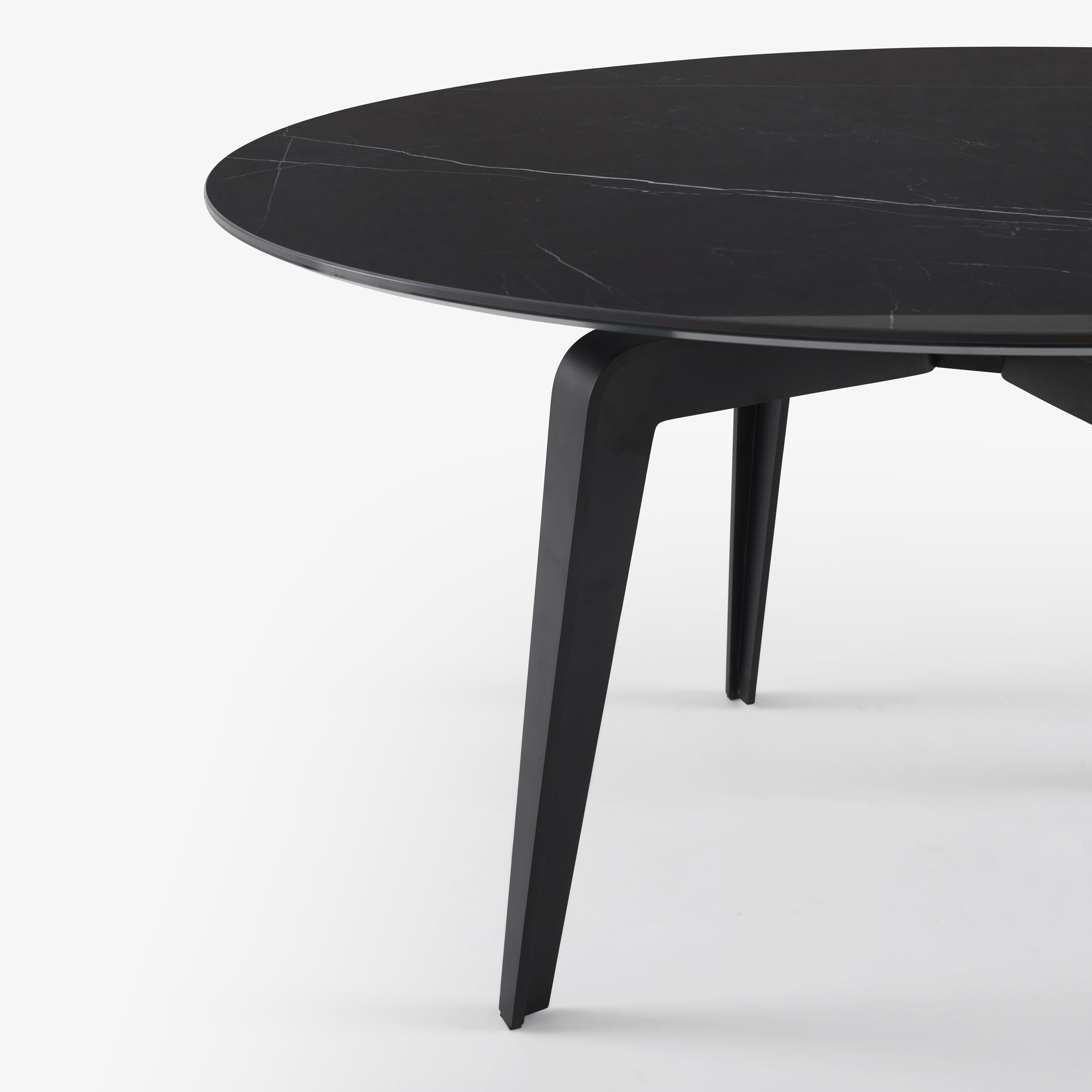 Image Round dining table black lacquered base  3