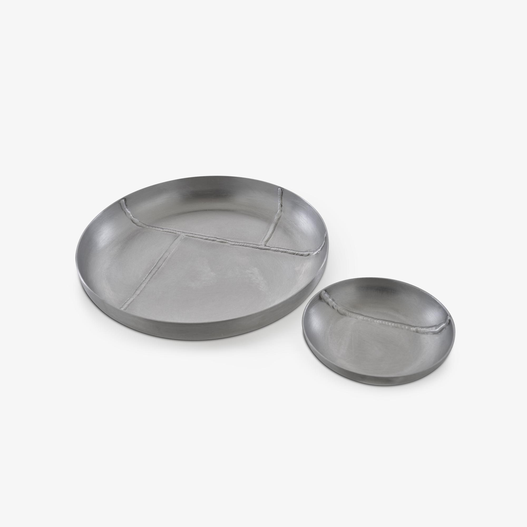 Image Set of 2 dishes brushed aluminum  1