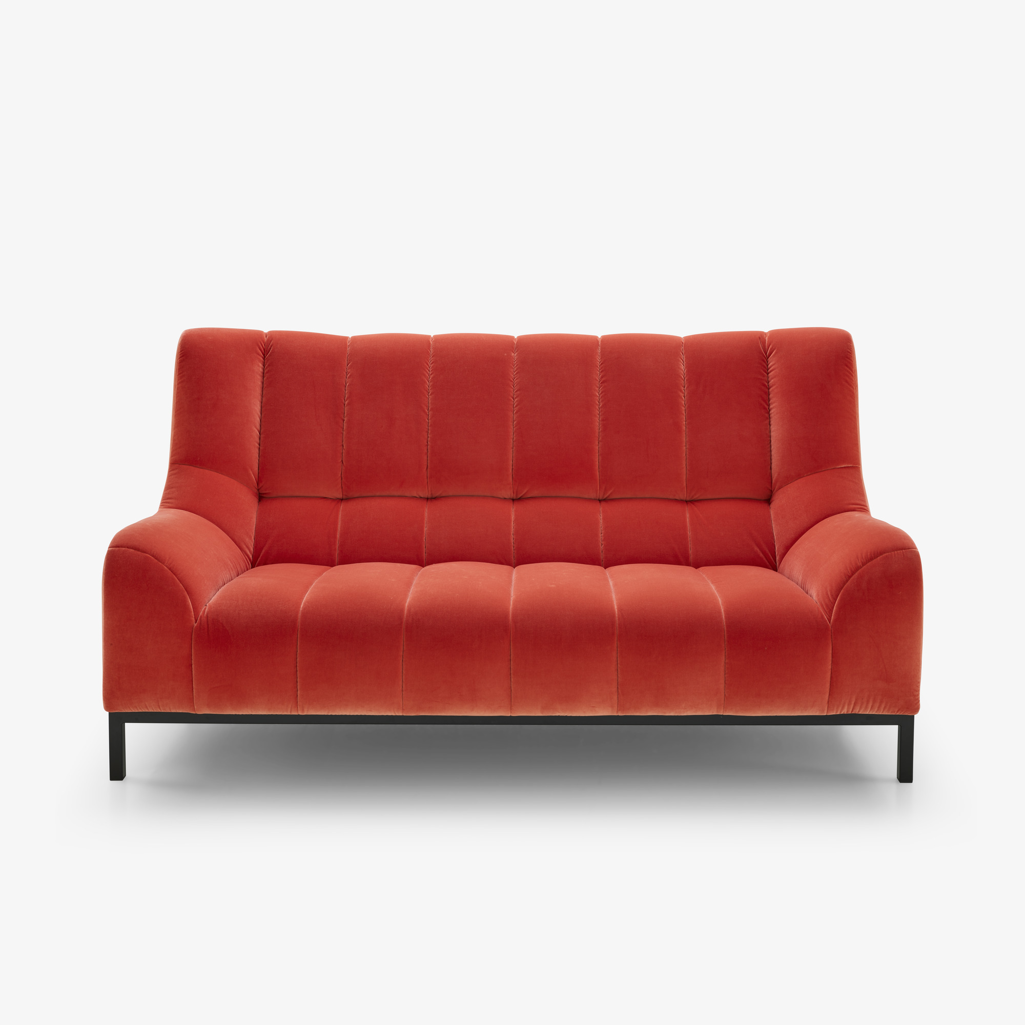 Image Gran sofa 2 plazas patas metalicas lacadas  1
