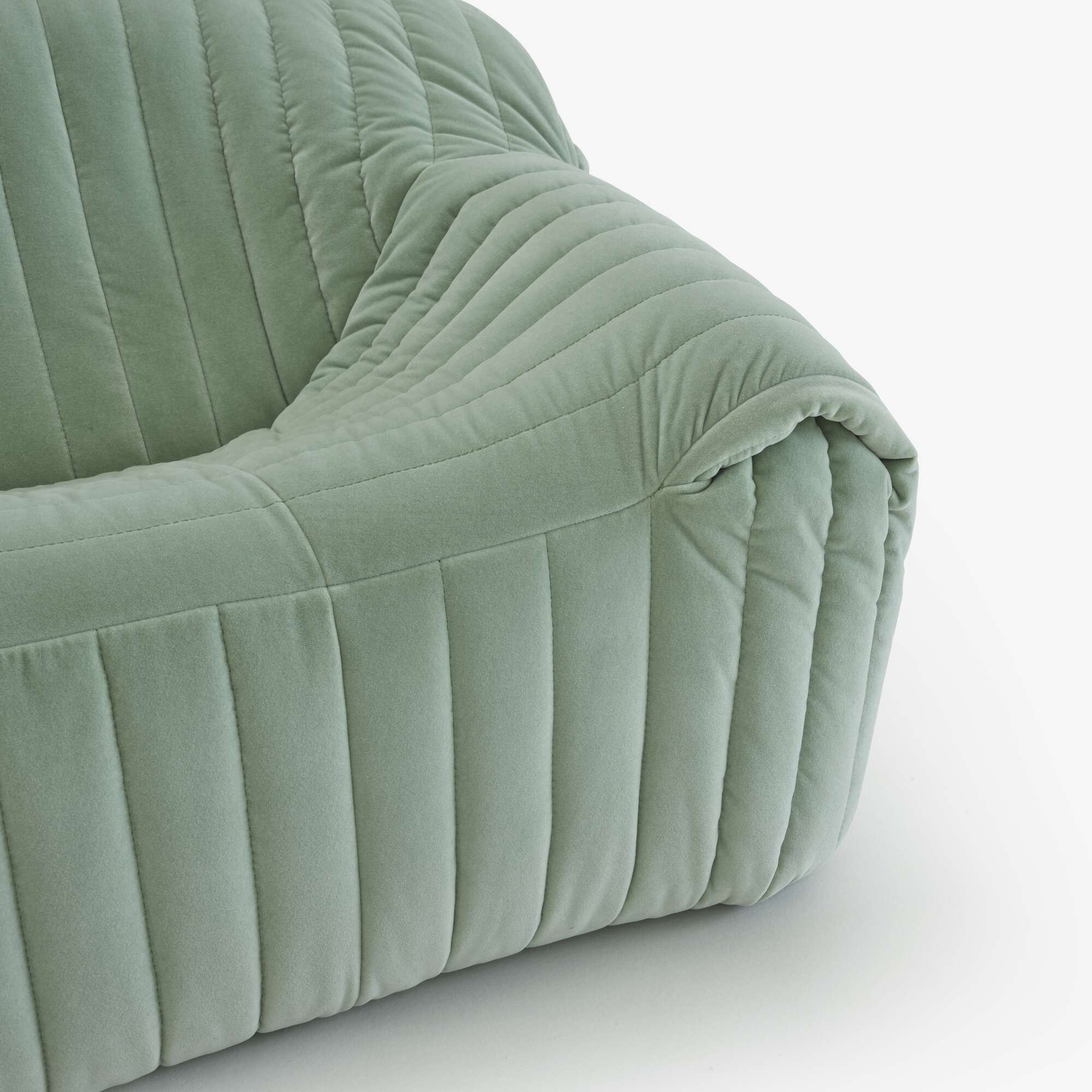 Image Medium settee with lumbar cushions  5